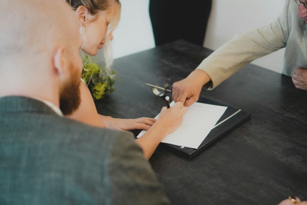 Notary Signing Agent a woman showing a man something on a tablet